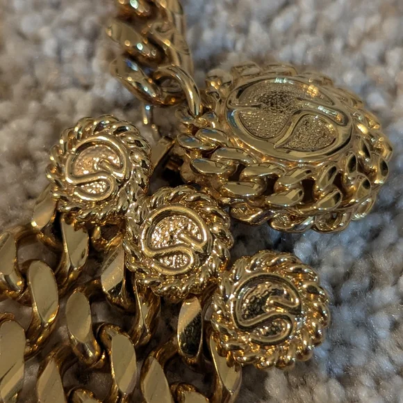 Stunning St. John Vintage 1980's-90' Gold Chain Belt with Medallion Accents - Picture 14 of 17